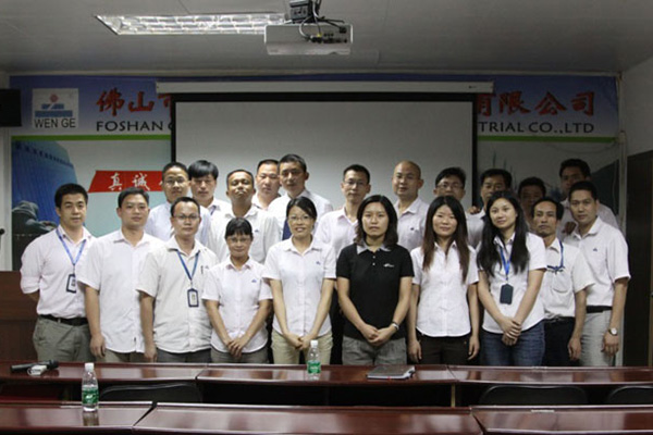 華智天誠給*華塑料輔導(dǎo)合影